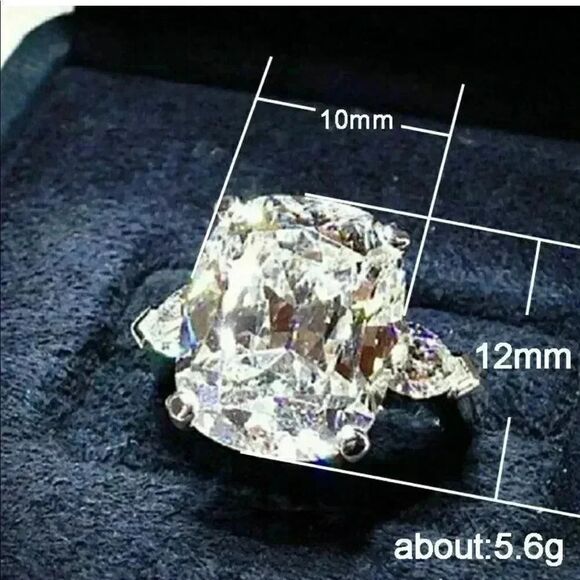 Amazing Woman’s White Sapphire Engagement Ring - Picture 2 of 6